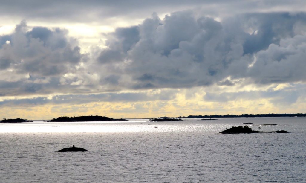 Vacker hötsskärgård. Här Ålands hav. 