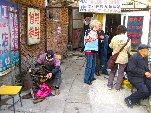 En del av de gamla hutongområdena i Peking fins kvar. Men många har rivits. 