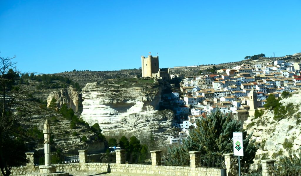 Bergsbyn Alcala de Jucar ligger ca 12 mil väster om staden Valencia.