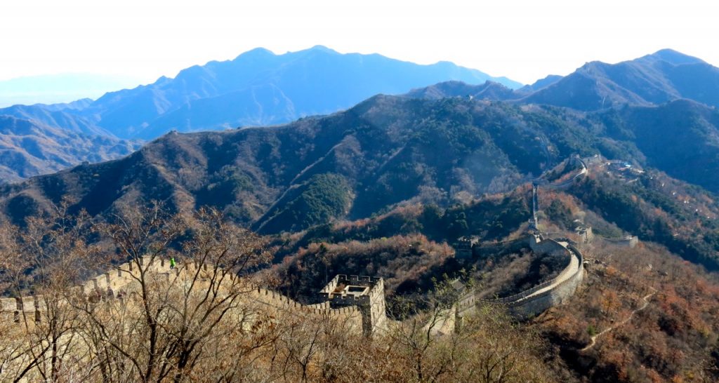 Kinesiska muren är komplicerad både vad göller sin historia och sättet den är byggd på.