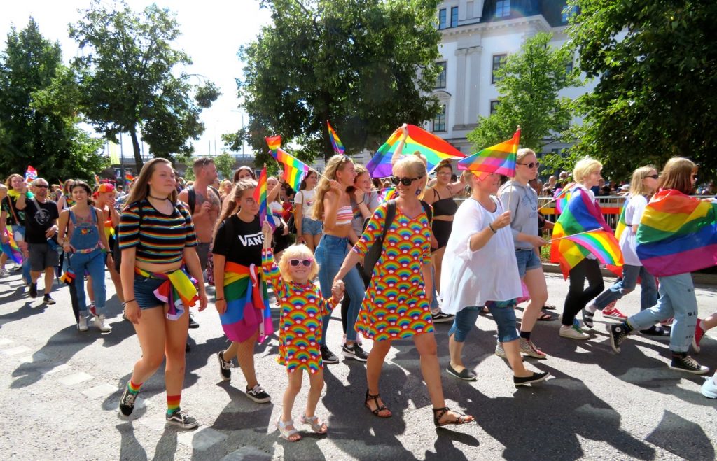 Prideparaden i Stockholm lockade ca 45 000 människor att delta