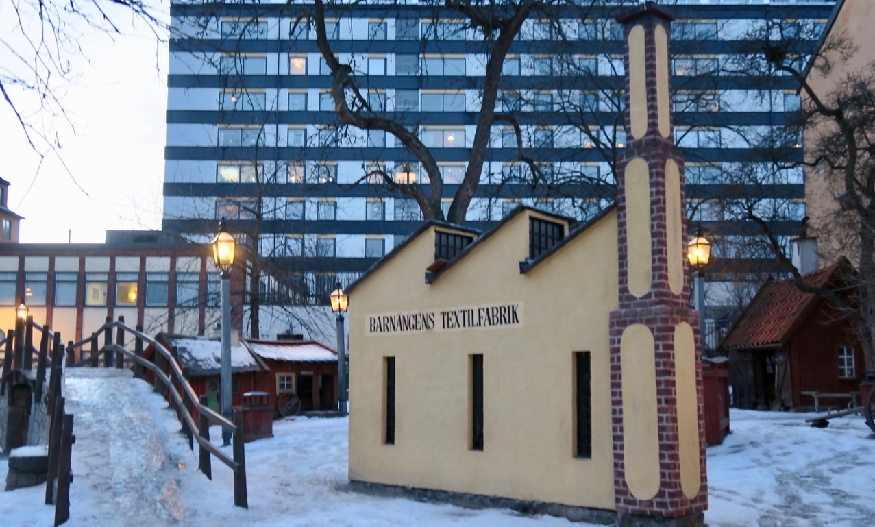 Isande halt inne på bryggartäppan. En temalekpark byggd på Fogelströms " MIna drömmars stad".