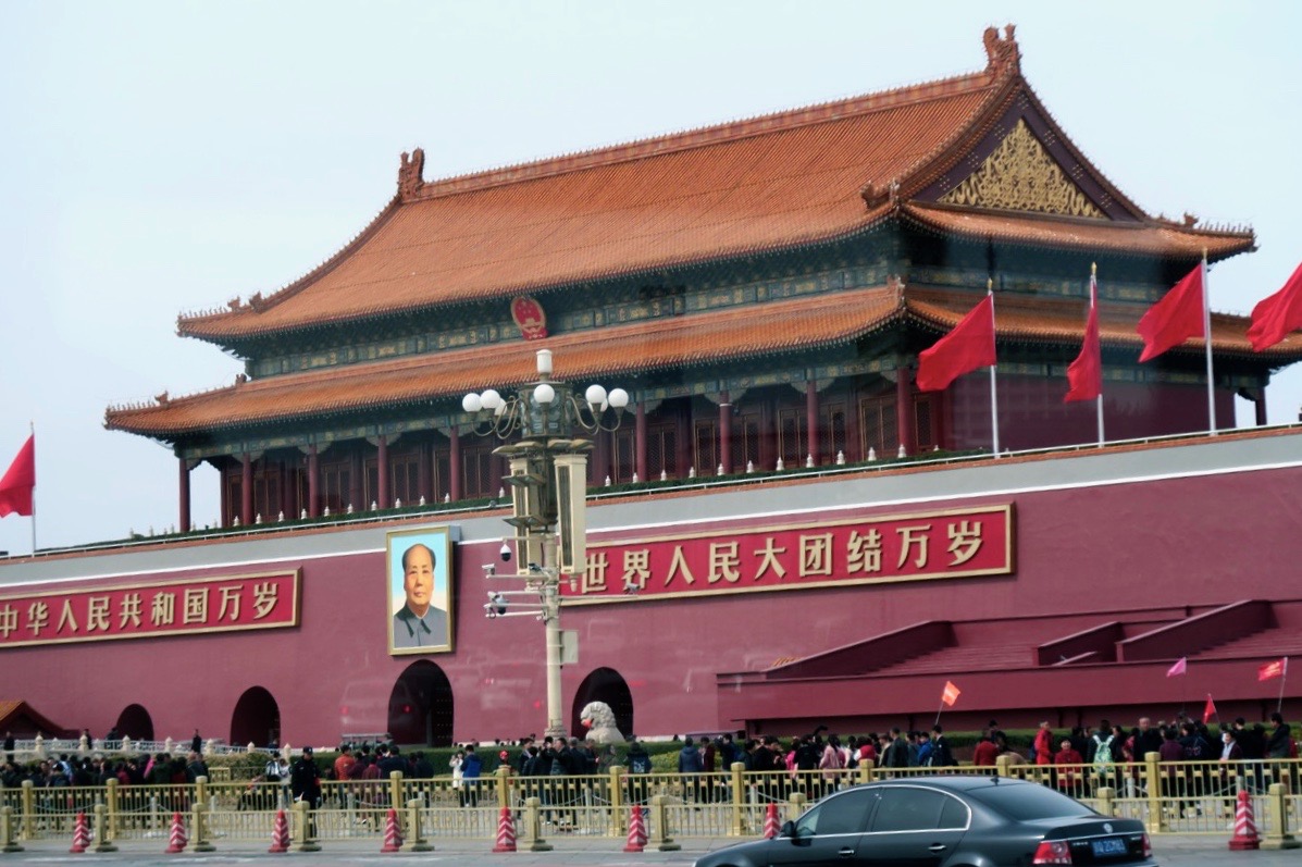 Både utanför och innanför murarna till den Förbjudna staden i Peking är röd färgen som gäller. 