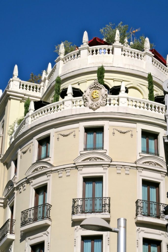 I blickfånget fastnar vackra hus i Madrid