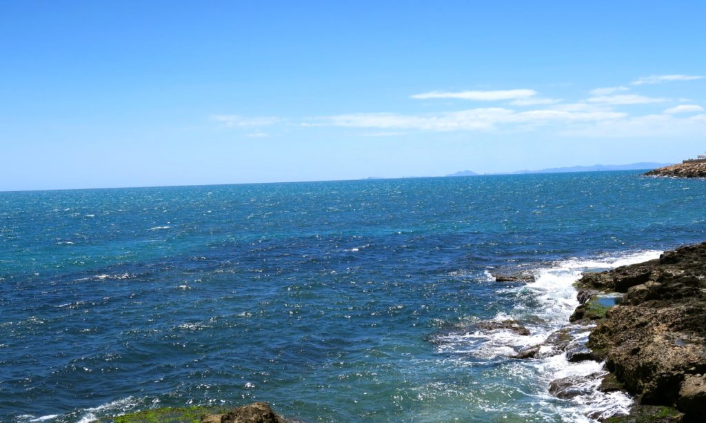 En havsnära bild i Trrevieja på Medelhavet får inleda veckans skyltning.