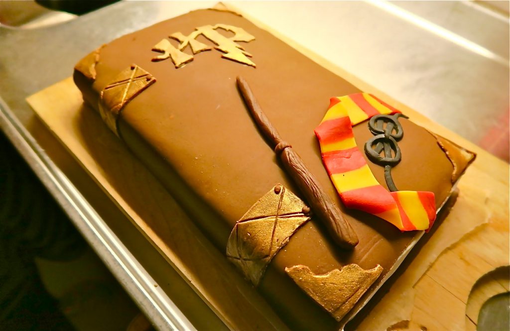 En "Harry Potter tårta" är med när Max firar sin åttaårsdag. 