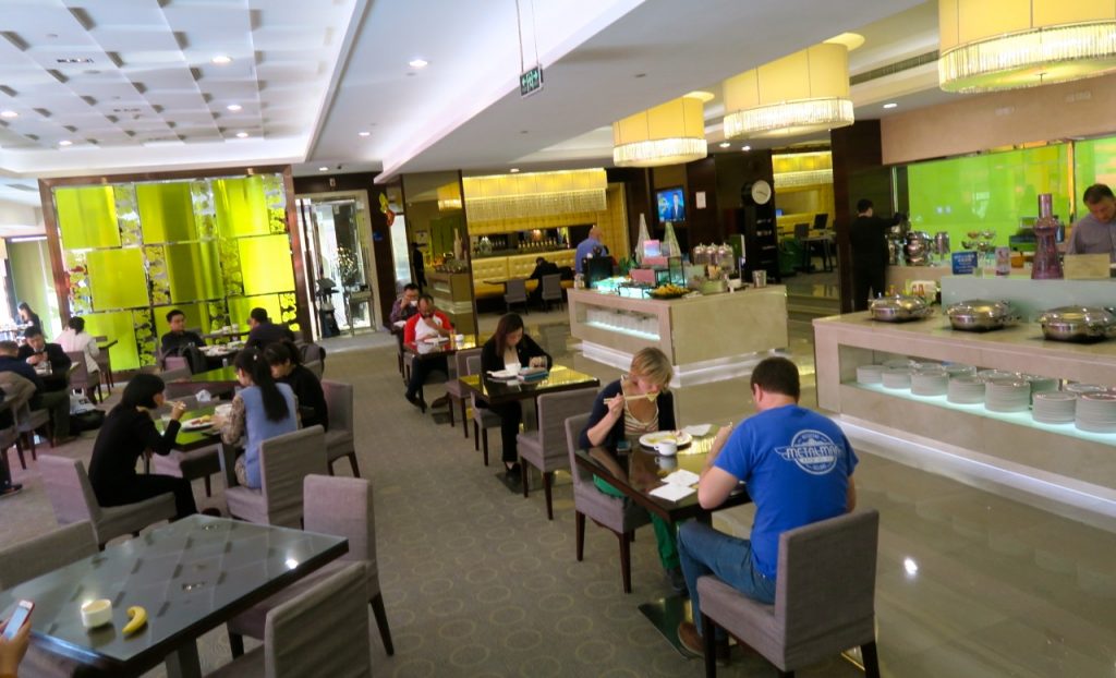 Hotellet Holiday Inn Peking, Dong Zhimen, erbjuder en god frukost i lugn miljö