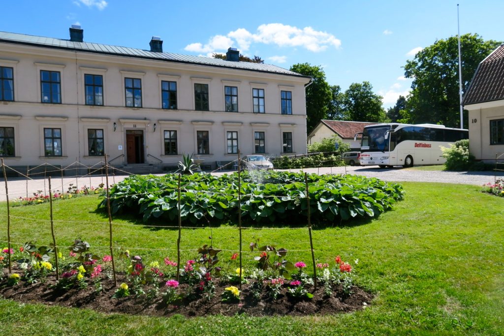 På vägen mot Uddevalla och bohuslän blev det ett fint lunchstopp på Karlslunds herrgård utanför Örebro. 