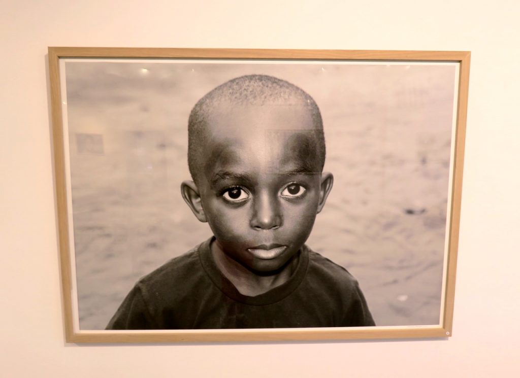 Ordlös kommunikation. Barn i Mocambique. En fotoutställning på Sandgrund av "Junior" Manoell Marques. 