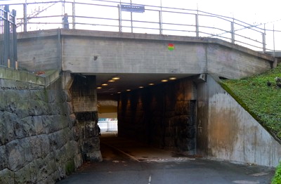 Genom denna tunnel mot Rörstrandsgatan körde förr bussar. Trångt var det. 