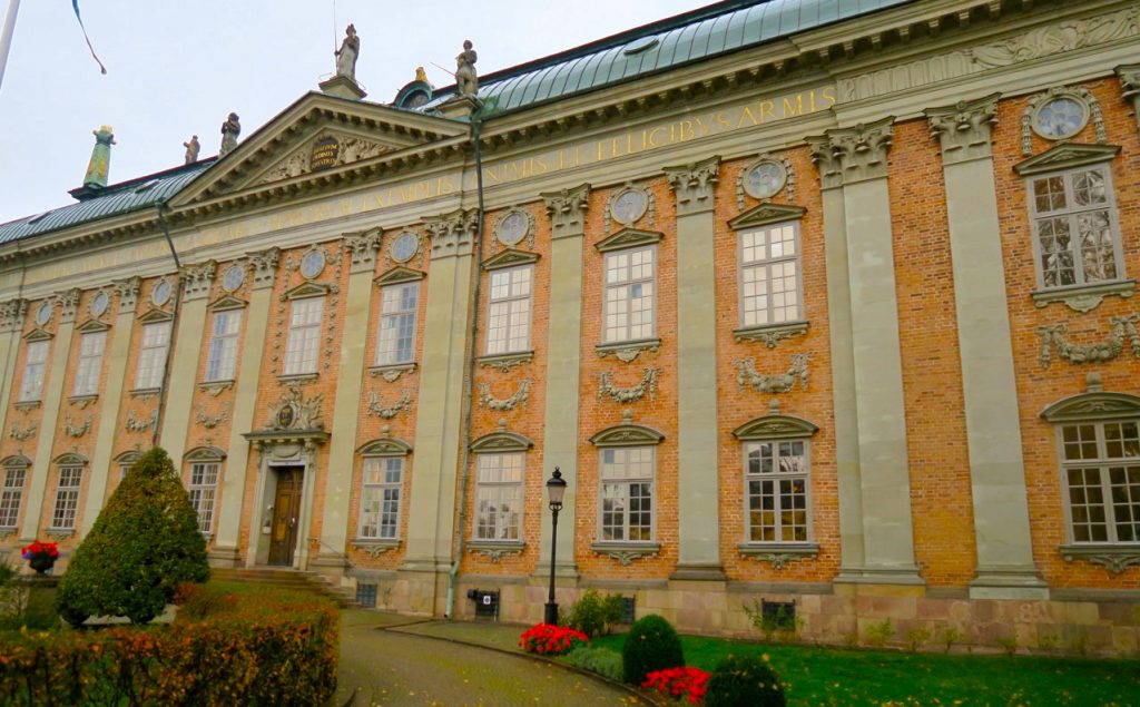 Vår kul-tur-dag startade med en visning av Riddarhuset. Ett stort stycke svensk historia finns inom denna byggnad. 