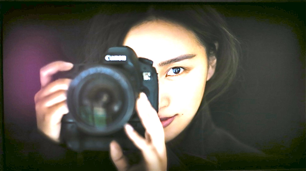DEn kinesiska fotografen Chen Man har en kamera som sitt extra öga. 