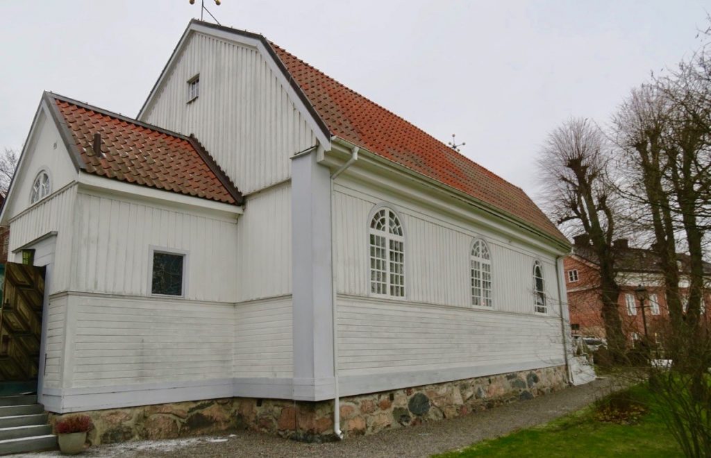 Även porten till Dalarö kyrka var öppen. Kändes som en öppning till en fortsättning