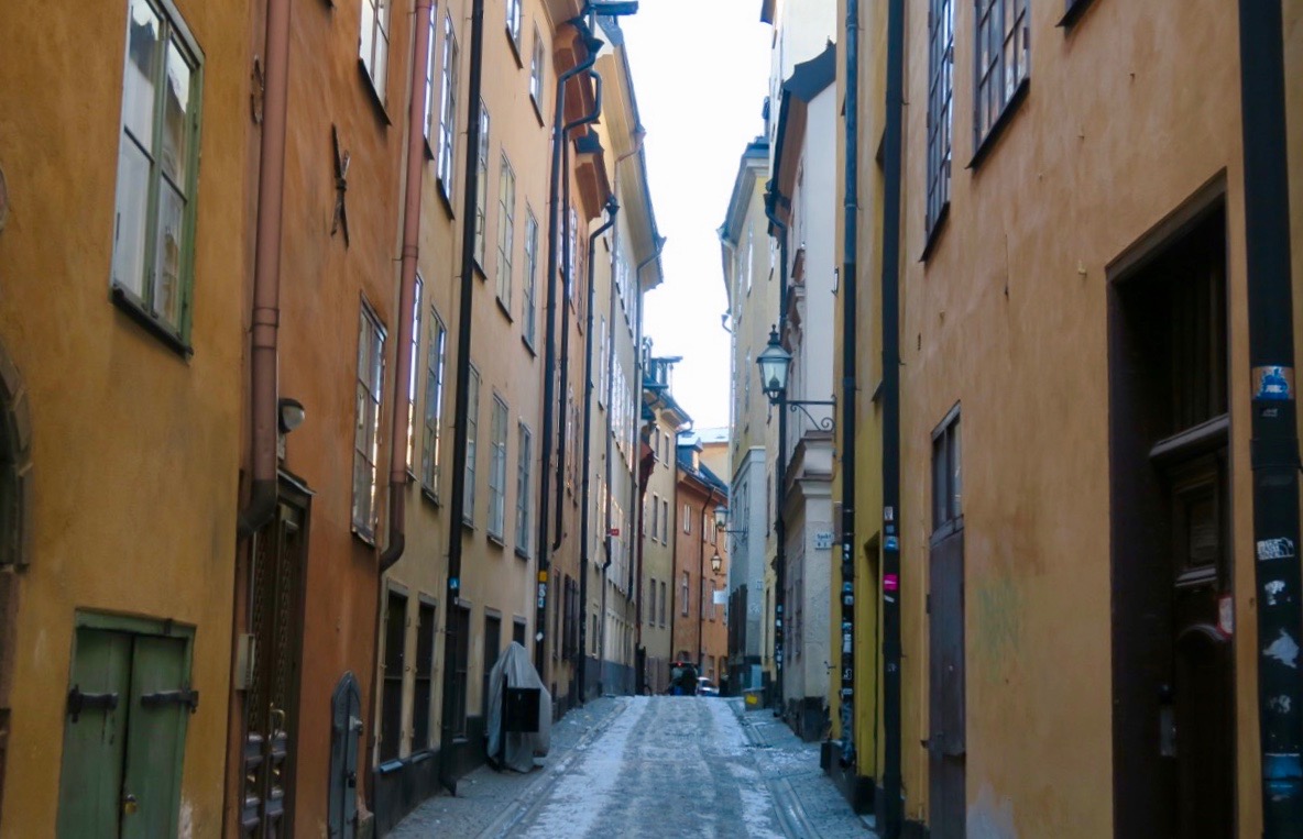 Prästgatan en av de gamla gatorna i "staden mellan broarna" - Gamla stan