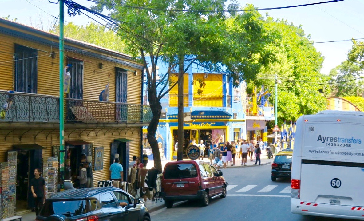 Gatuliv i stadsdelen La Boca I Buenos Aires. 
