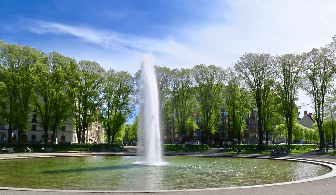 Östermalm och fontänen mitt på Karlaplan