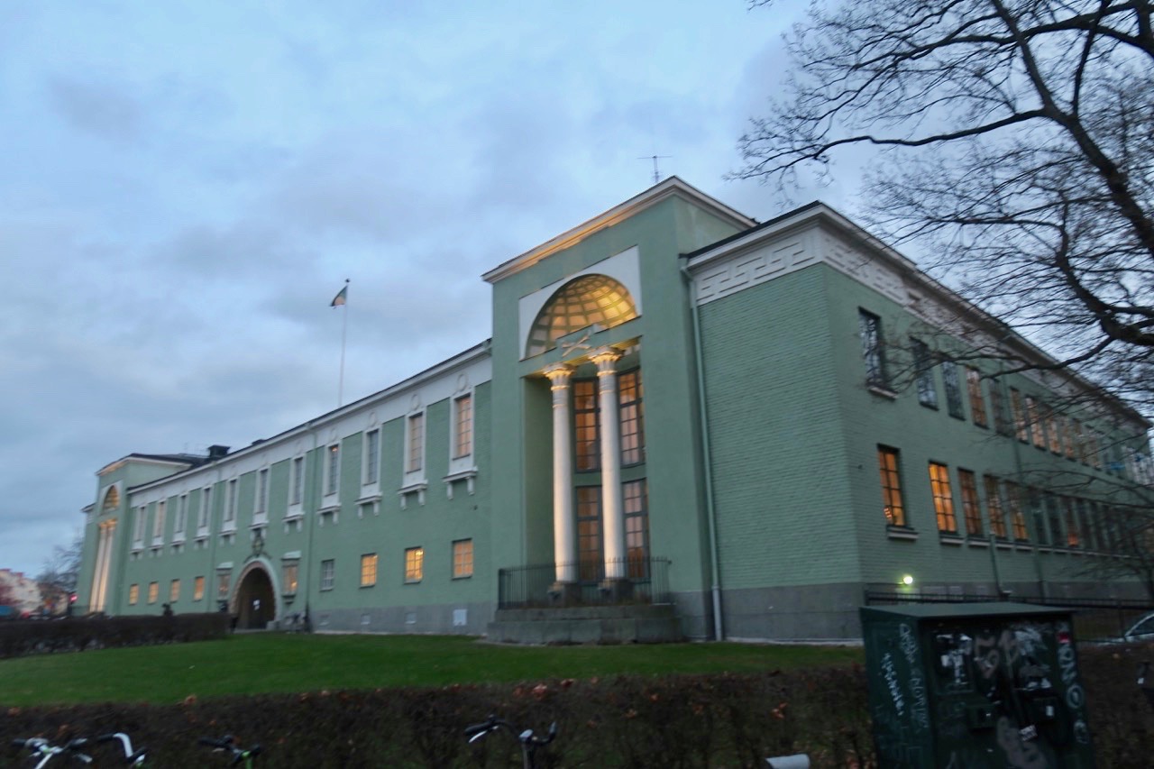 Vaksalaskolan i Uppsala invigdes 1927.