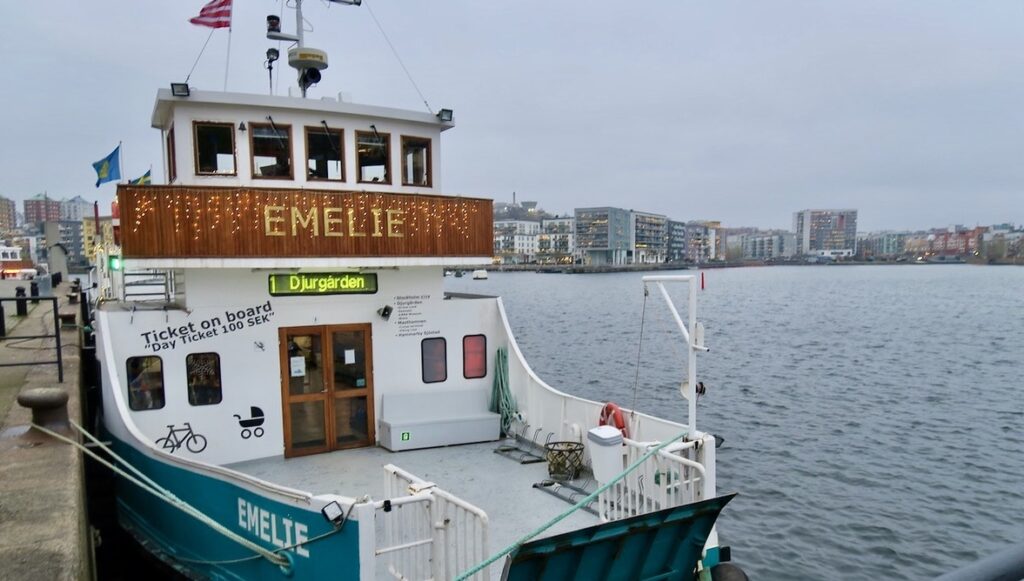 Stockholm. Södermalm. Pendelbåten Emelie är en av veckans ljuspunkter som ma kan ta från Barnängsbryggan in till Nybroplan i City. 