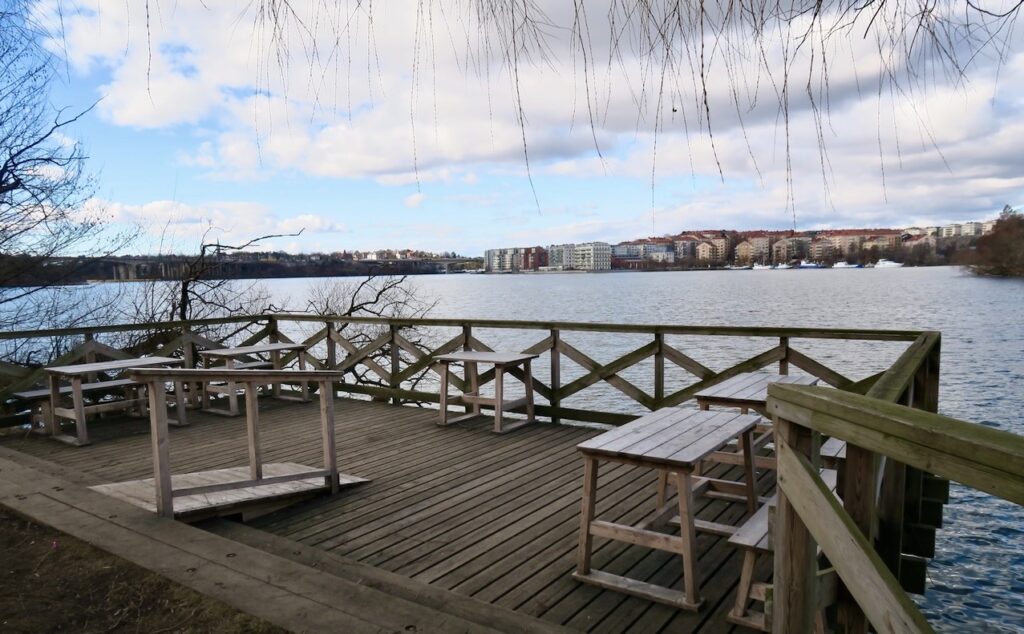Stockholm. På vägen runt Reimersholme finns det många fina rekreationsplatser längs vattnet. 