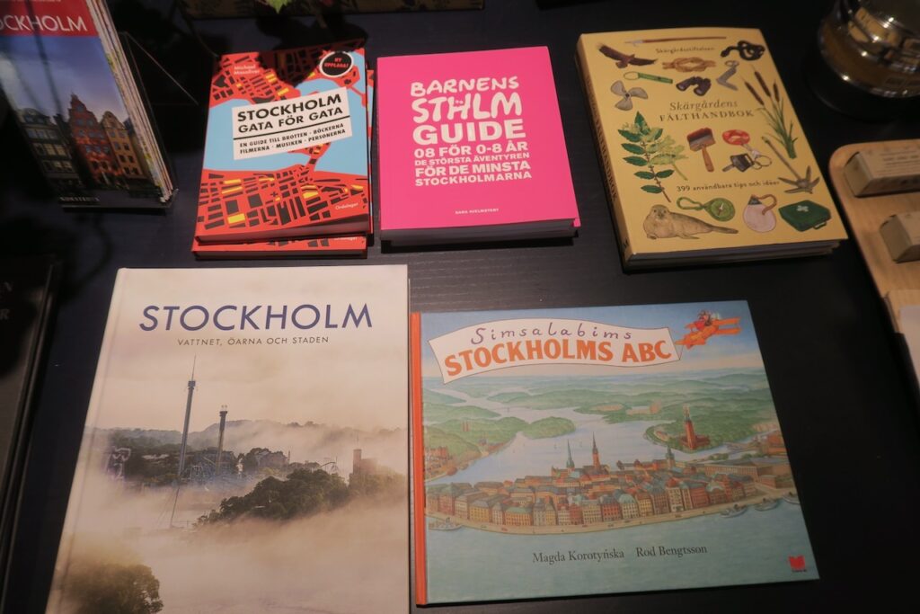 Stockholm. Kulturhuset/Stadsteatern. Ett urval av de böcker som är till salu i lobbyn.