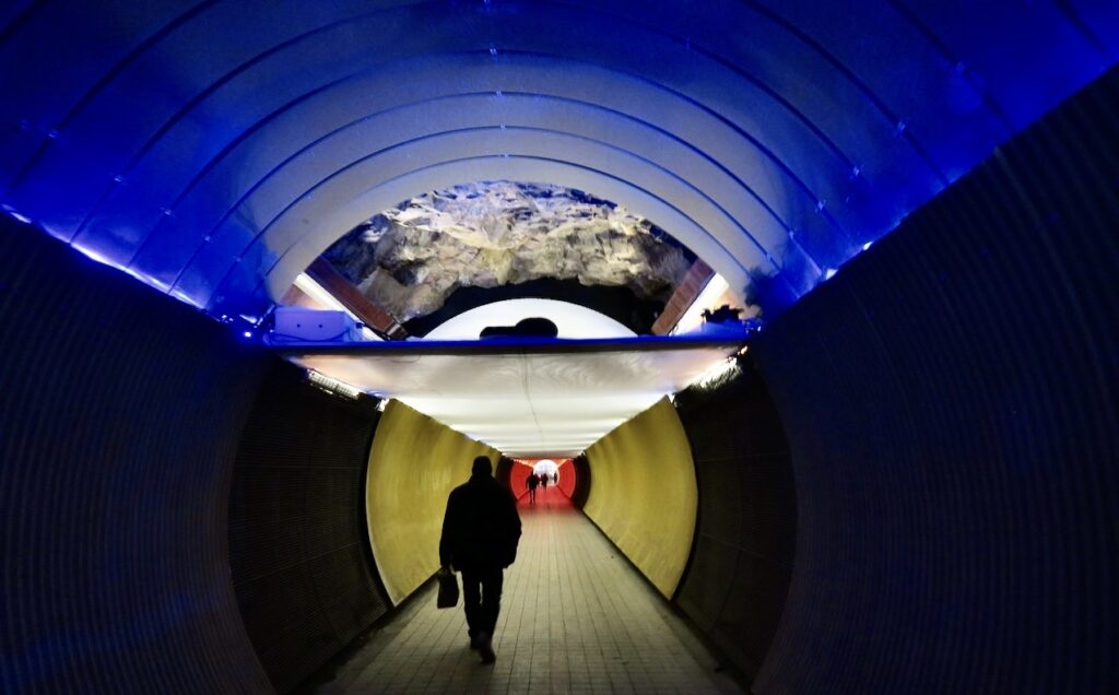 Stockholm. Brunkebergstunneln. Nobel Week Lights är verkligen en härlig ljusfestival som lyser och piggar upp. 