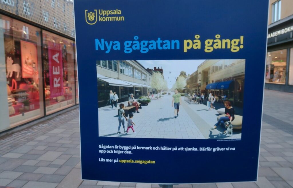 Uppsala. Tydligt förklarat på en skylt varför gatan byggs om.