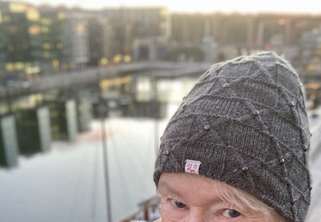 Stockholm. Södermalm. Selfie- dags. I en grå mössa. 