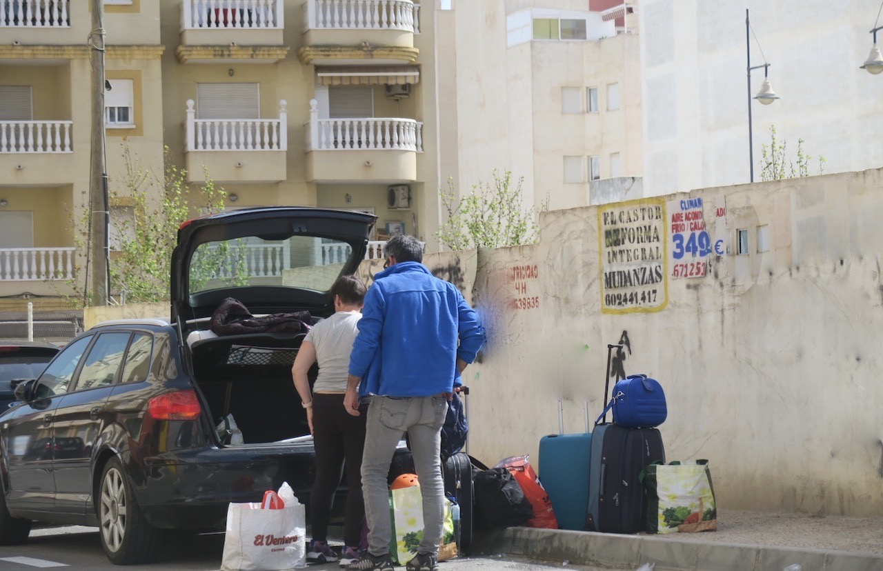 Spanien. Aktiv i Torrevieja kan man vara bl.a. genom att packa en bil inför påskresan.