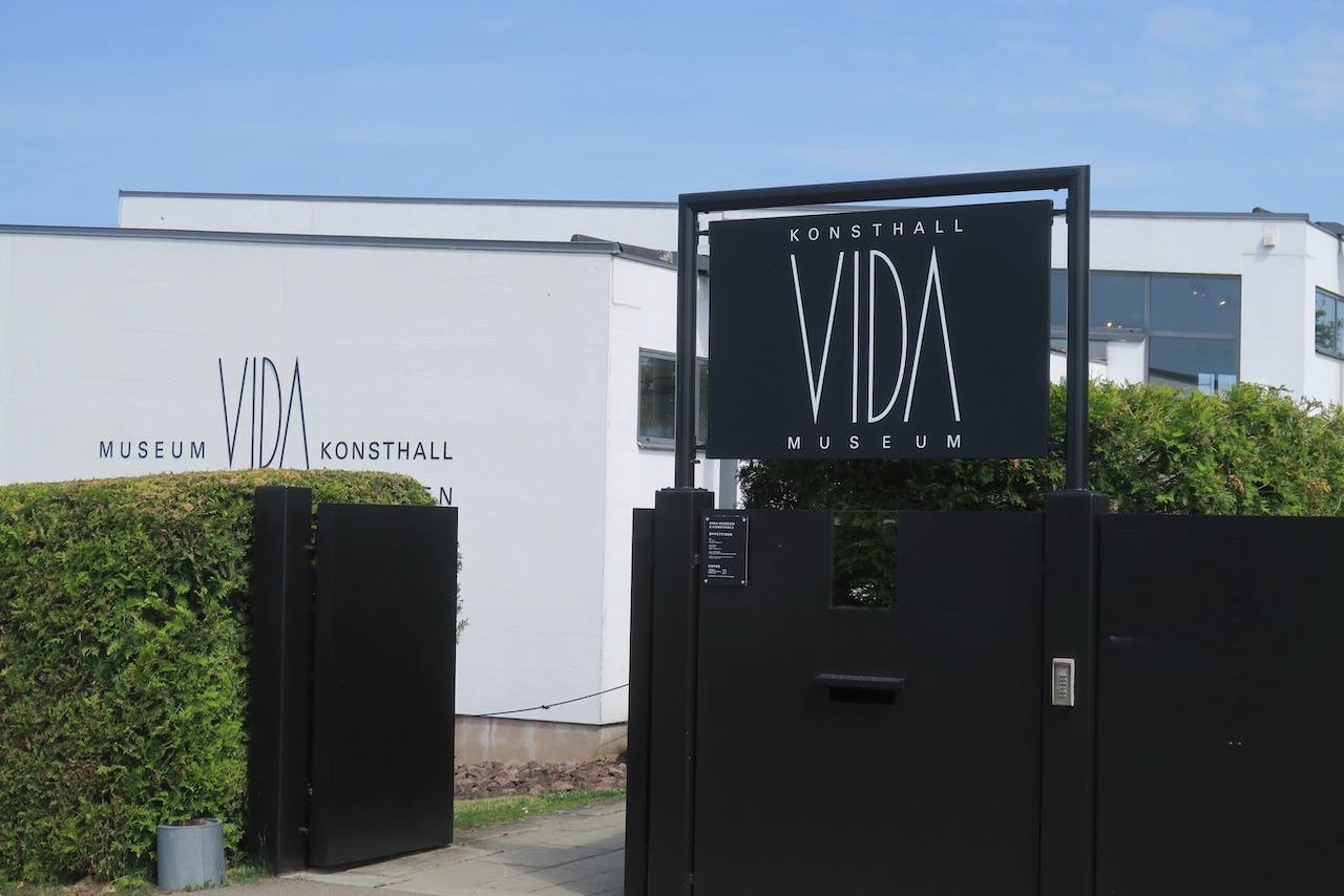 Öland. Välkomna till VIDA konsthall strax söder om Borgholm.