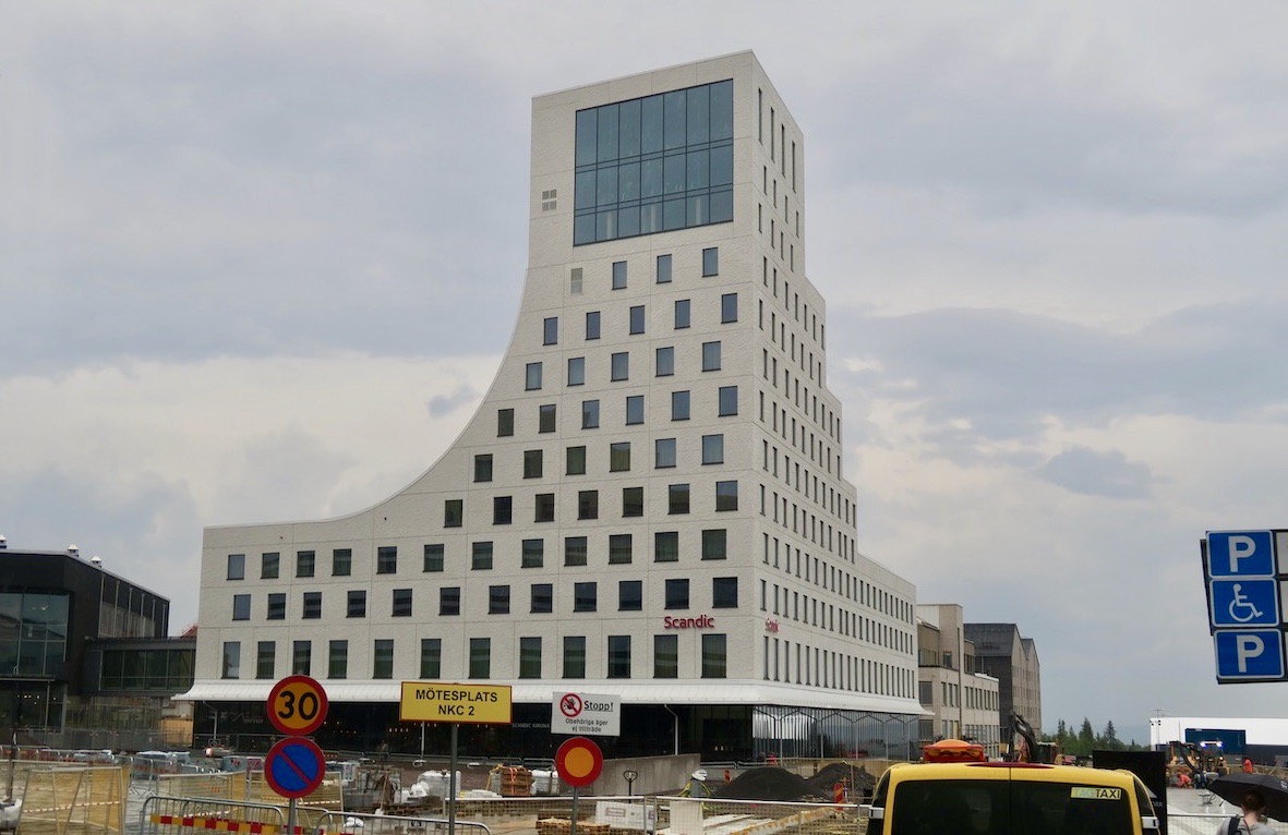 Kiruna. Det helt nyöppnade Scandic hotell ligger mitt i nya centrum. 