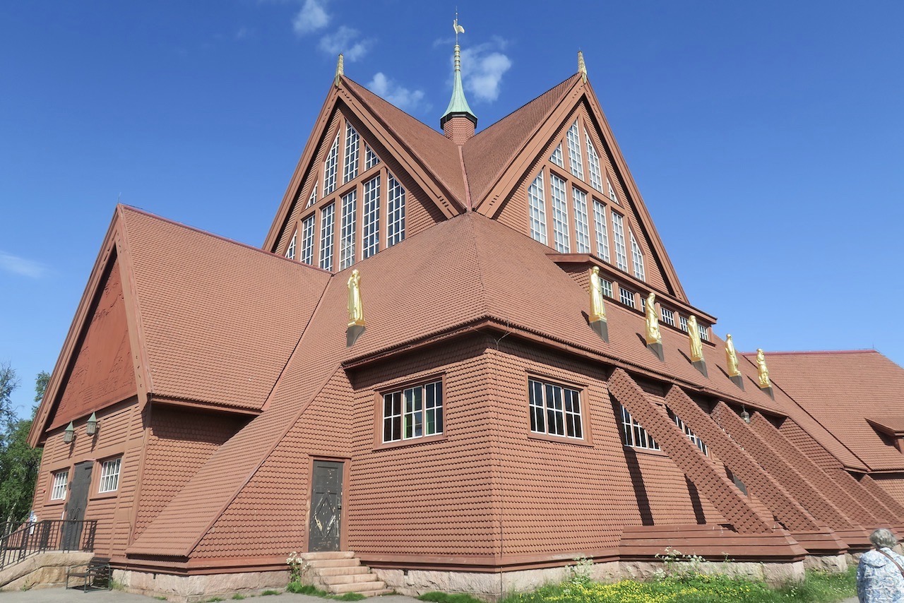 Kiruna kyrka är byggd som en lappkåta och är en av landets största träbyggnader. 