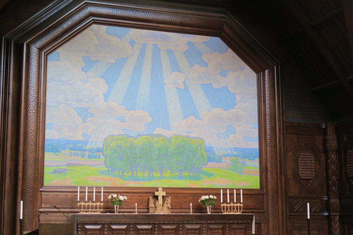 Kiruna kyrka. Altartavlan, "Den heliga lunden" är målad av prins Eugen. 