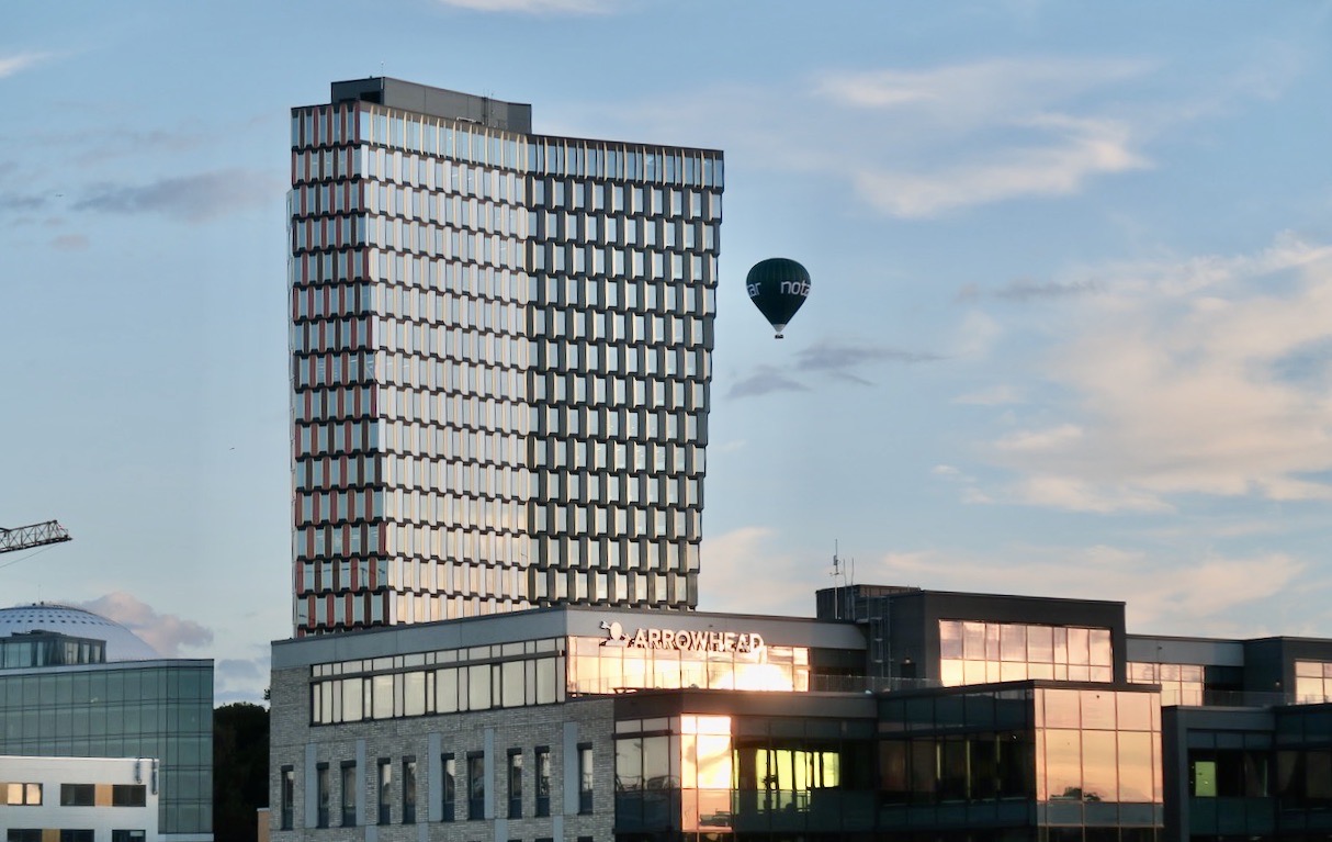 Stockholm. Hammarby sjöstad.Trevligt och omväxlande med en luftballong som dyker upp. 