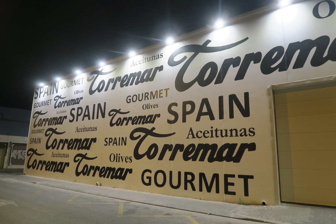 I Torrevieja smaksätter firman Torremar gourmetoliver. 