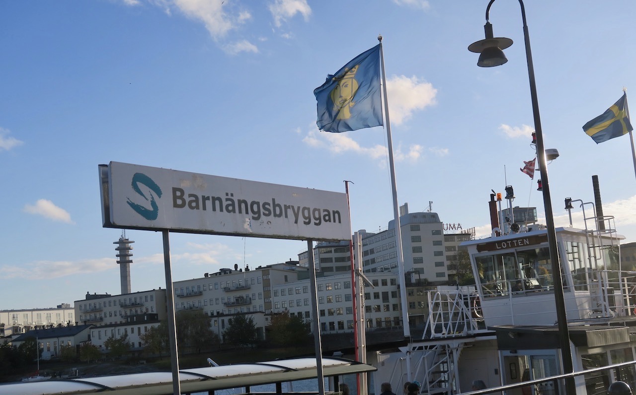 Södermalm.Barnängsbryggan Vi kommer att röra oss i en triangel. Från Södersida, till Sjöstan, tll Sickla, Henriksdalsbryggan och till Söder. 